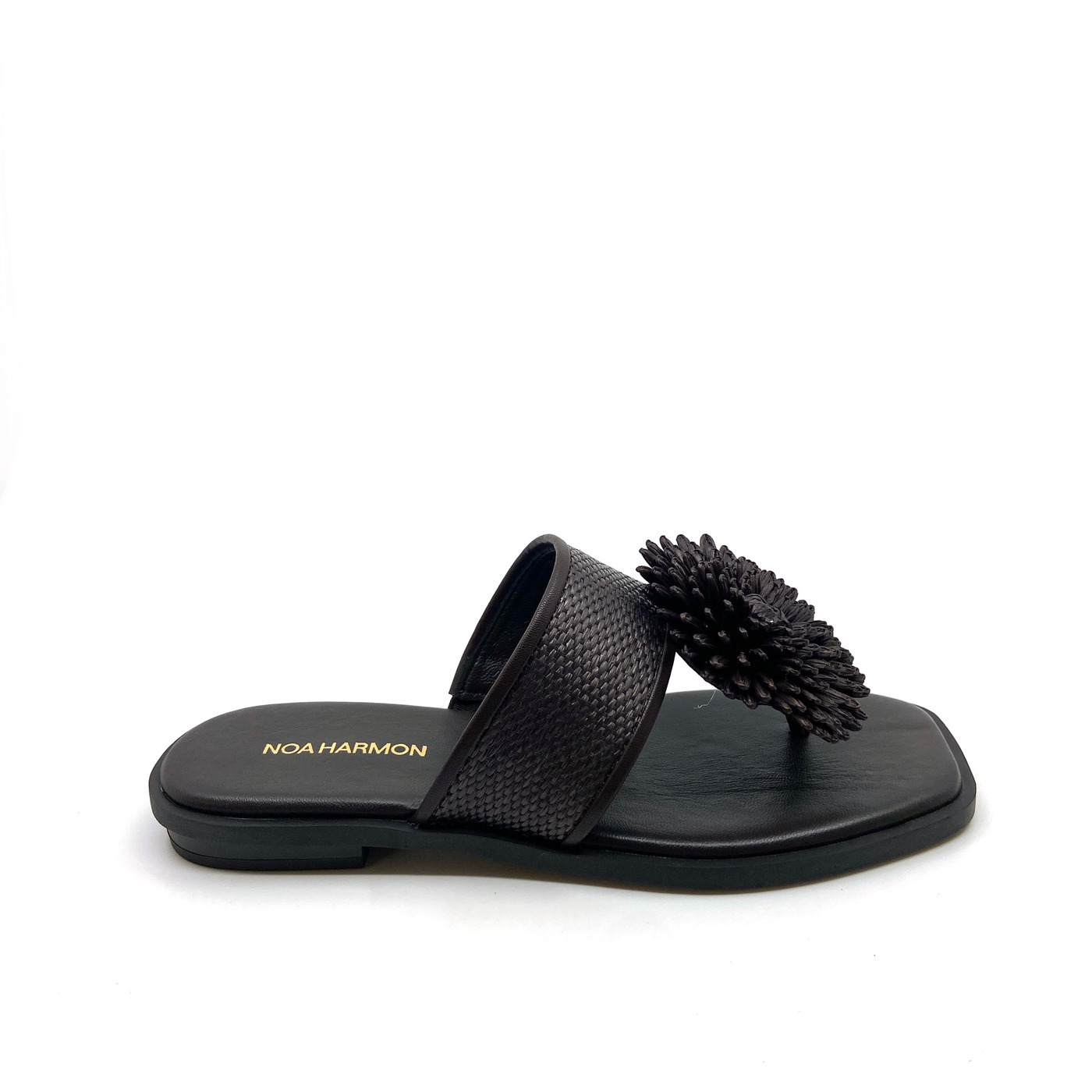 Noa Harmon slipper bruin