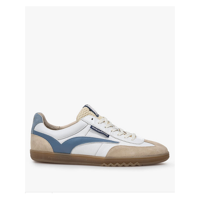 Deze De Zaler-sneaker is geïnspireerd op vintage indoorsportschoenen. De zijkant is gedecoreerd met een retro Floris van Bommel-sportbelijning. Vanwege de inspiratie uit het verleden is de kuipzool ook passend basic gehouden. Om de zool toch naar het hede 19563_0.png