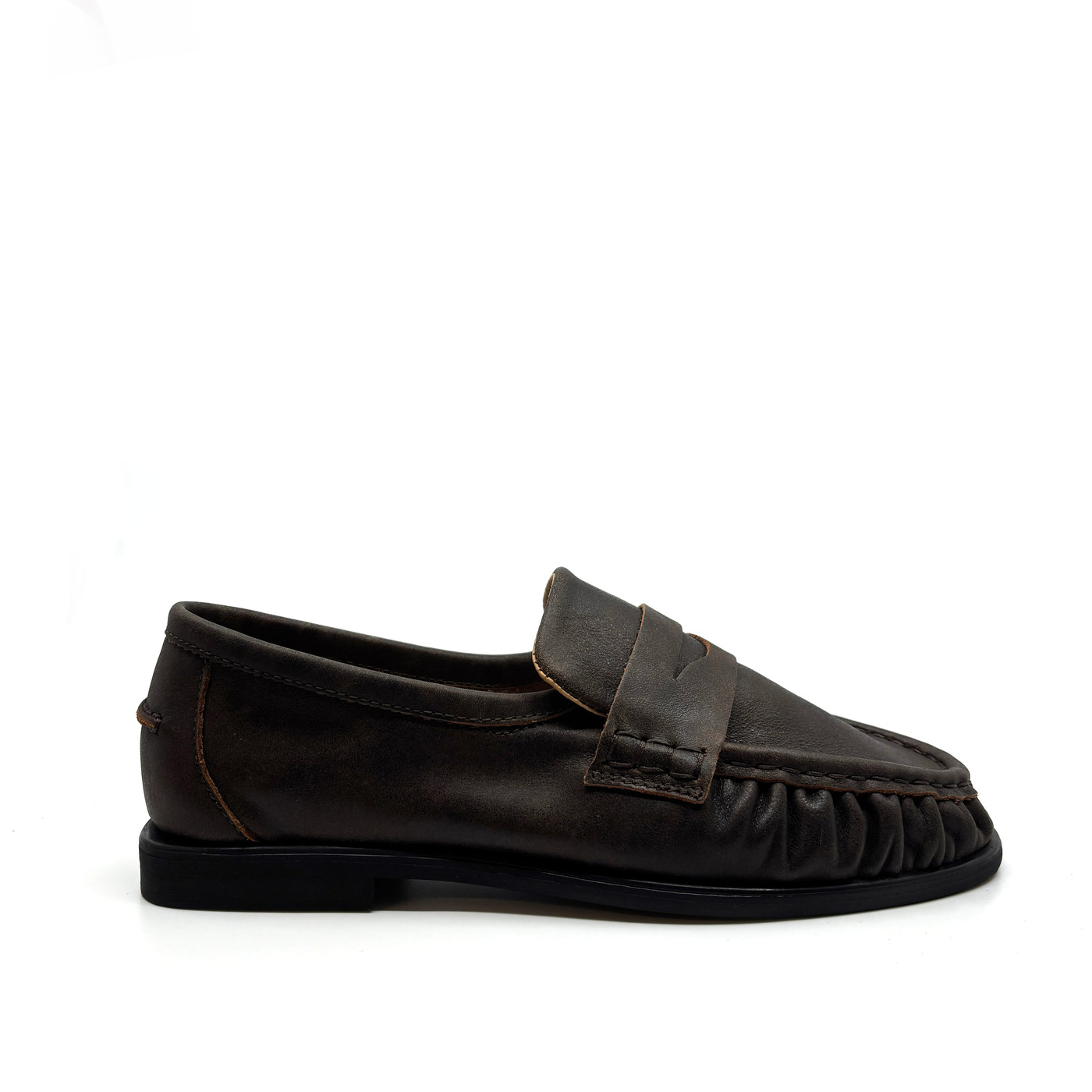 Pavement moccasin bruin